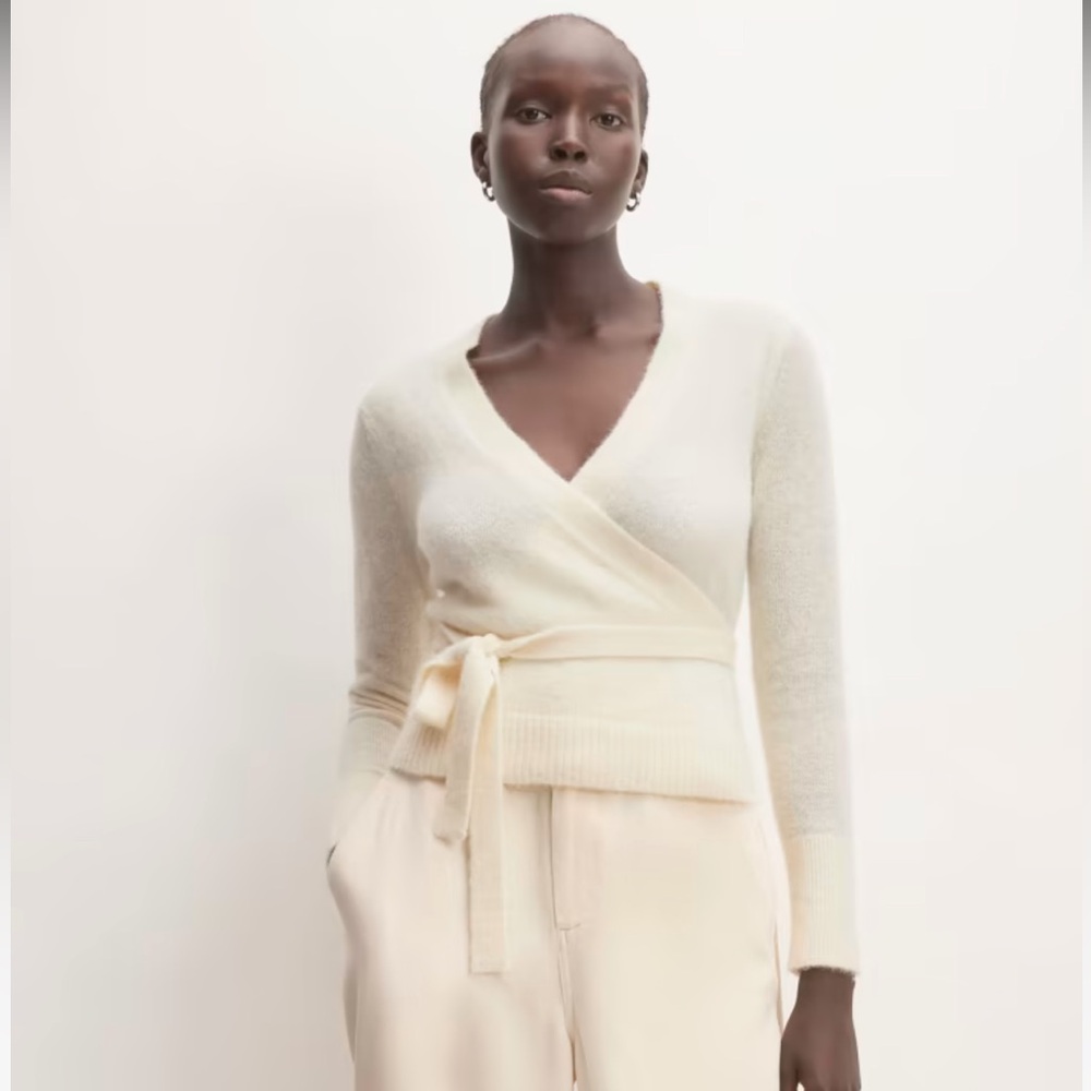 Everlane The Alpaca Wrap Sweater in Snow